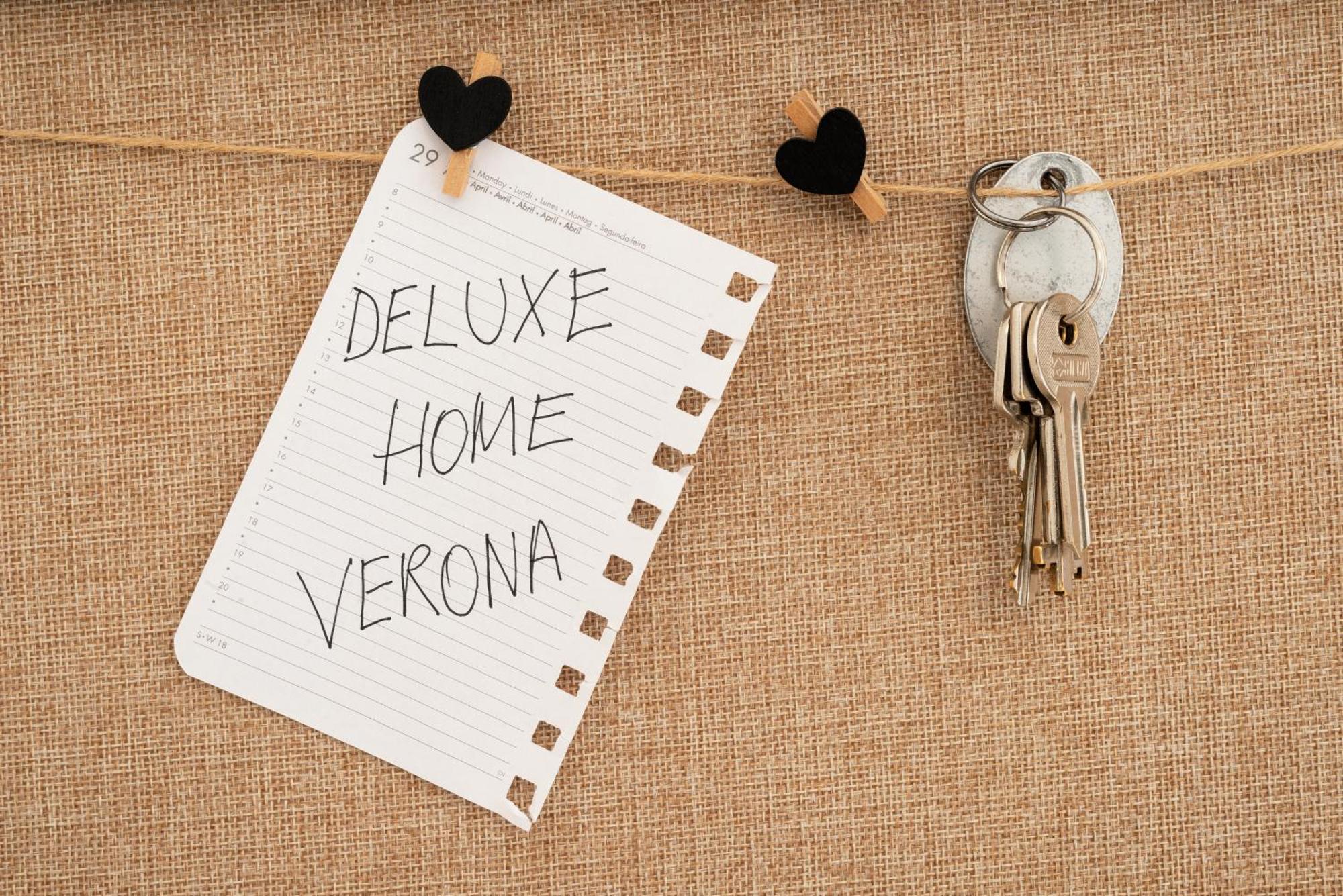 Deluxe Home Verona Exterior photo